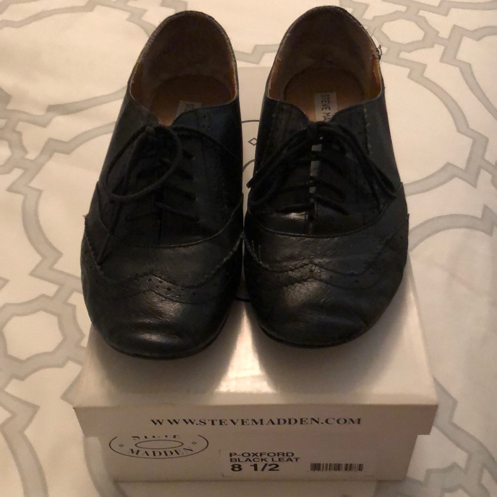 Black leather Oxford